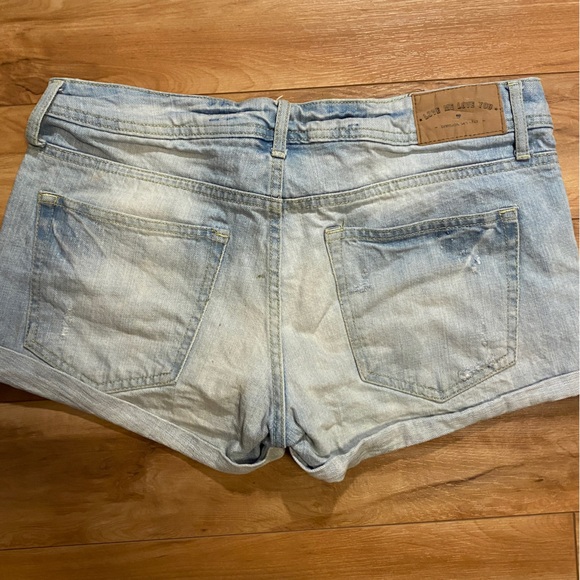 Women’s Light Wash Distressed Denim Shorts - Picture 3 of 4